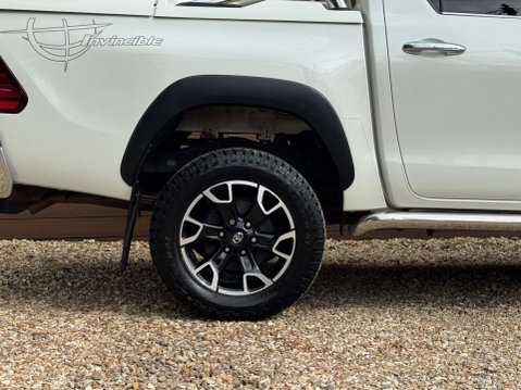 Toyota Hilux 2.4 HI-Luxury Invincible X D-4D 4WD Double Cab Auto 4WD 5dr 16