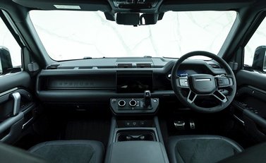 Land Rover Defender 110 V8 17