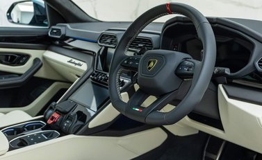 Lamborghini Urus S 8