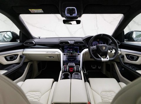 Lamborghini Urus V8 13