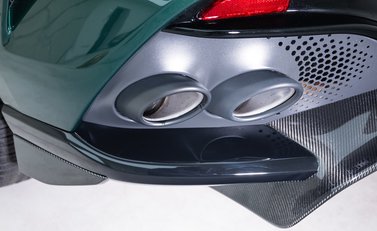 Aston Martin DBX 707 36