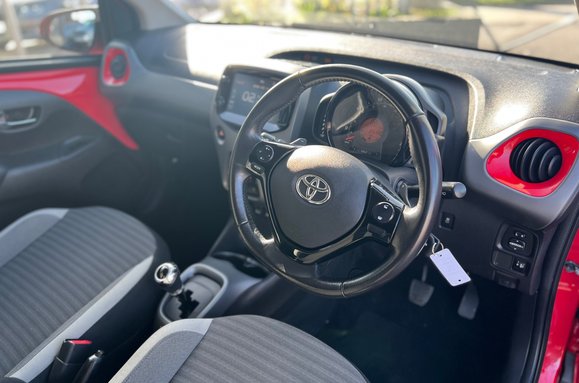 Toyota Aygo VVT-I X-TREND X-SHIFT 5 DOOR AUTO 17