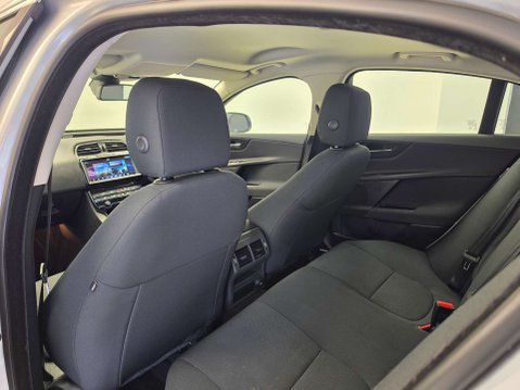 Jaguar XE 2.0 XE SE D 4dr 25