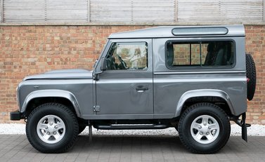 Land Rover Defender 90 TD XS Station Wagon 2