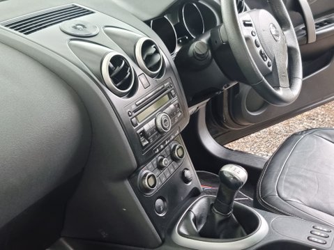 Nissan Qashqai TEKNA Just Serviced New MOT 35