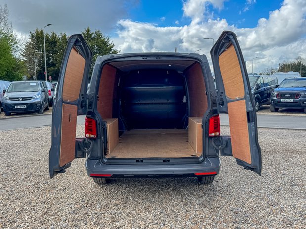 Volkswagen Transporter AUTO LWB [SOLD CR] L2H1 Low Roof Highline T30 Air Con Alloys Sensors EURO 6 8