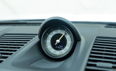 Porsche 911 GT3 TOURING (992) 20