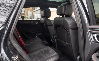 Porsche Macan Turbo 14