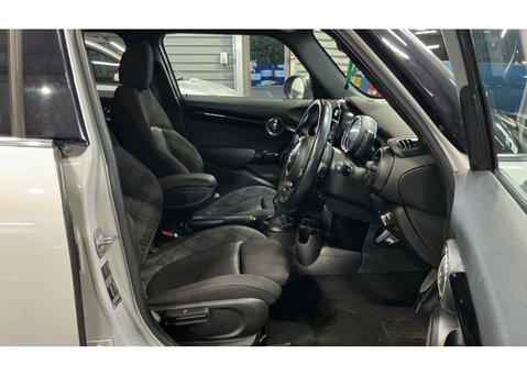 Mini Hatch 2.0 Cooper S Hatchback 5dr Petrol Steptronic Euro 6 (s/s) (192 ps) 14