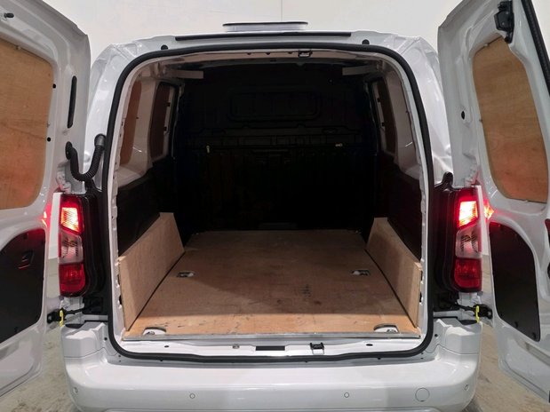 Citroen Berlingo BERLINGO XL DIESEL 1.5 Blue HDi 100ps Van Driver 10