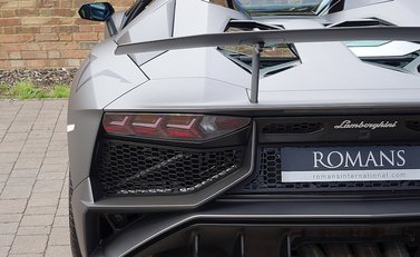 Lamborghini Aventador SV LP750-4 Roadster 9