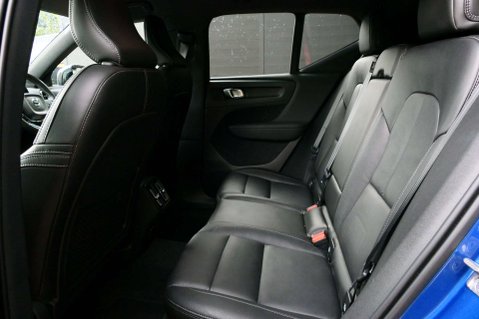 Volvo XC40 2.0 XC40 R-Design Pro B4 MHEV AWD Auto 4WD 5dr 25