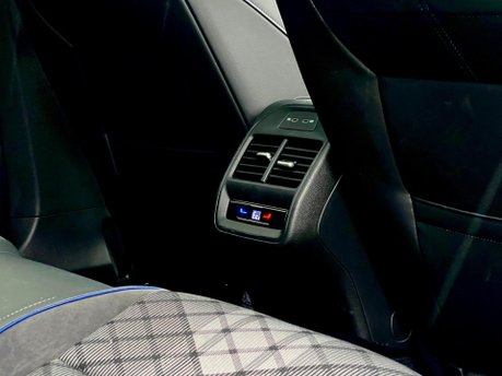 Volkswagen Passat R-LINE DSG 23