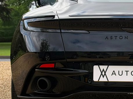 Aston Martin DB11 V8 17