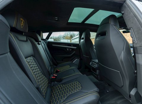 Lamborghini Urus 16