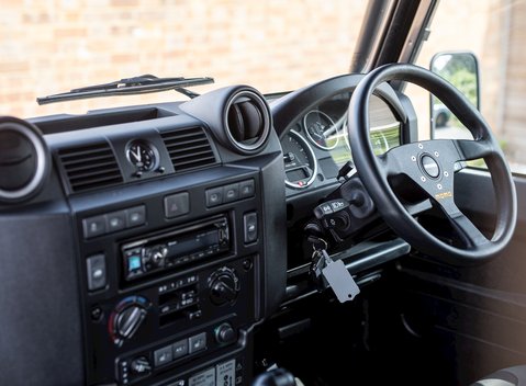 Land Rover Defender 90 XS Bowler 15