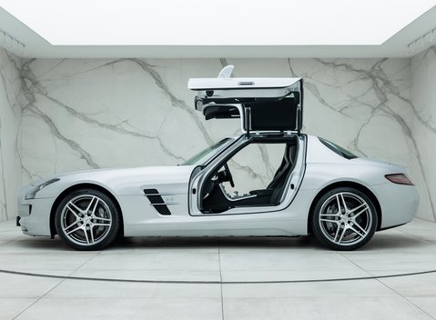 Mercedes-Benz SLS AMG 5