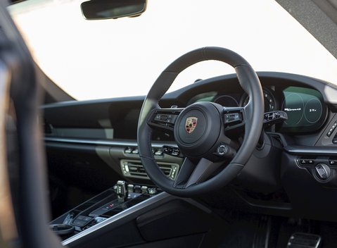 Porsche 911 Carrera 4S (992) 11