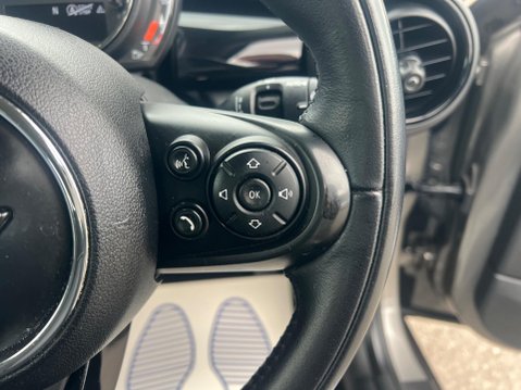 Mini Hatch 1.5 Cooper Euro 6 (s/s) 3dr 23