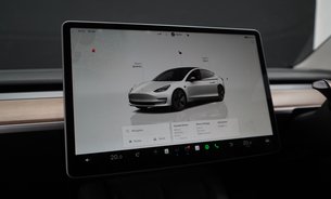 Tesla Model 3 RWD GROK AI Ryzen Chip 1 Owner Adaptive LEDs Heat Pump Panoramic Roof VAT Q 22