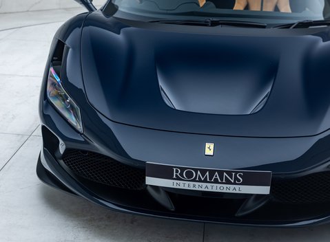 Ferrari F8 SPIDER 33