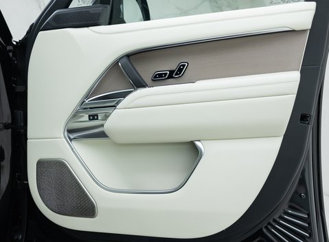 Land Rover Range Rover P460e Autobiography LWB 26