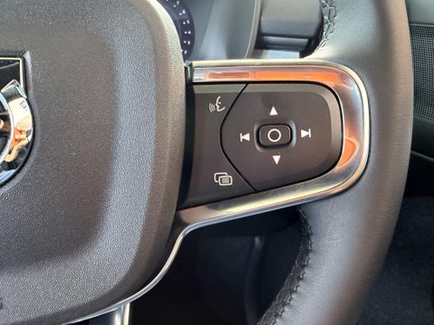 Volvo XC40 2.0 B4 MHEV Plus Dark DCT Auto Euro 6 (s/s) 5dr 27