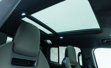 Land Rover Defender 110 OCTA EDITION ONE 23