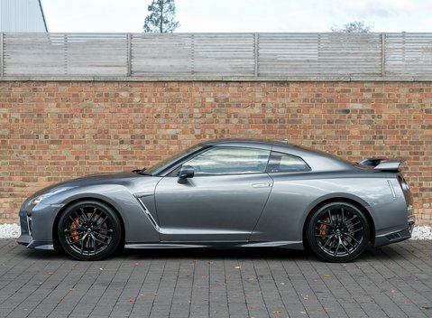 Nissan GT-R Prestige 2