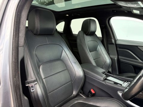 Jaguar F-Pace 2.0 F-PACE Chequered Flag AWD D Auto 4WD 5dr 13