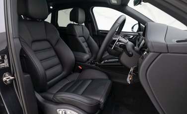 Porsche Macan S 10