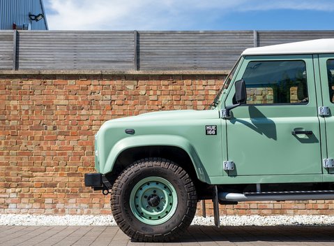 Land Rover Defender 110 Heritage Station Wagon 30