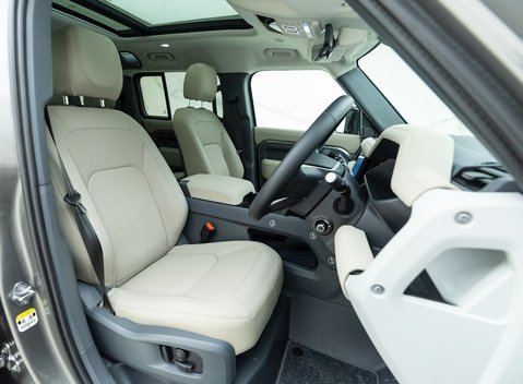 Land Rover Defender 110 XS Edition P400 10