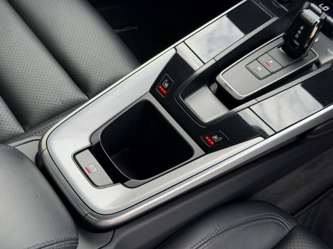 Porsche 911 CARRERA 4S PDK 27