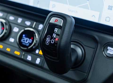 Land Rover Defender 110 OCTA Black 24