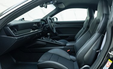 Porsche 911 GT3 TOURING (992) 17