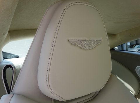 Aston Martin DB11 10