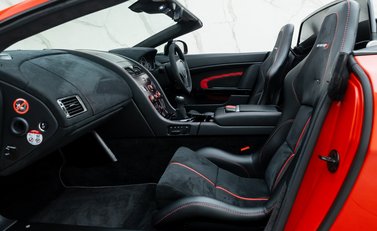 Aston Martin V12 Vantage S Roadster 18