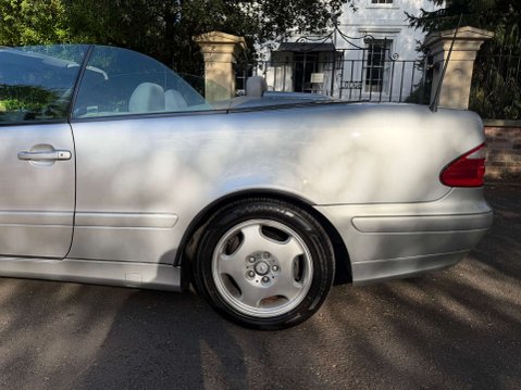 Mercedes-Benz CLK 2.0 CLK200 Kompressor Elegance Cabriolet 2dr Petrol Manual (233 g/km, 163 b 12