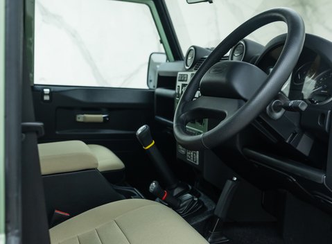 Land Rover Defender 110 HERITAGE 13