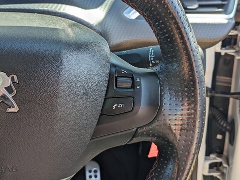 Peugeot 2008 PURETECH S/S GT LINE 23