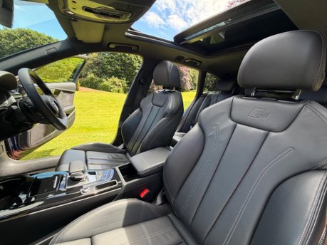 Audi A4 AVANT TFSI S LINE BLACK EDITION MHEV 21