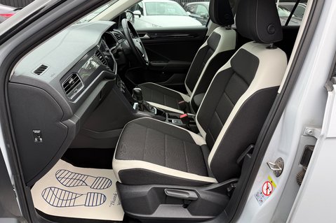 Volkswagen T-Roc SEL TSI EVO DSG -WHITE SILVER -PAN ROOF -CAMERA -WINTER PACK  23