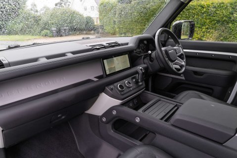 Land Rover Defender D250 SE County Edition 8