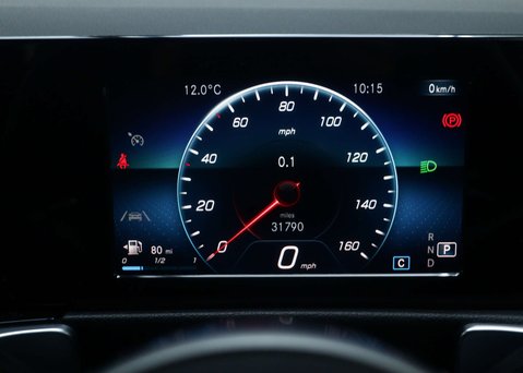 Mercedes-Benz GLB 1.3 GLB200 AMG Line SUV 5dr Petrol 7G-DCT Euro 6 (s/s) (163 ps) 18