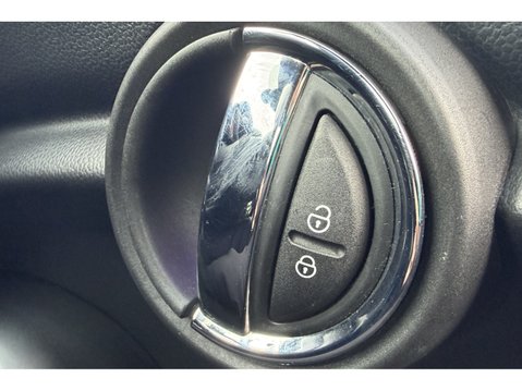 Mini Hatchback 1.5 One Classic II 3dr 32