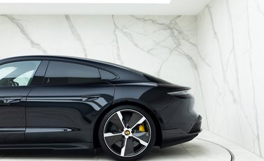 Porsche Taycan Turbo S 32