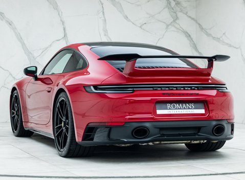 Porsche 911 Carrera 4 GTS (992) 4