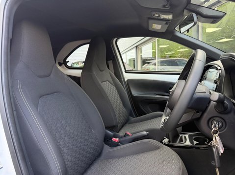 Toyota Aygo X VVT-I EDGE 78