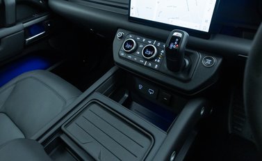 Land Rover Defender 110 V8 21